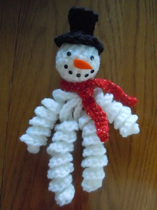 crochet-curley-snowman-ornament
